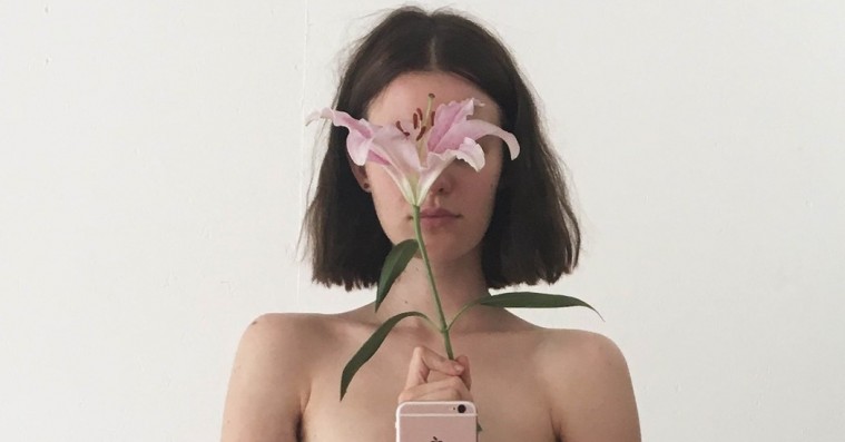 Svensk fotograf og model laver bog med censurerede Instagram-billeder