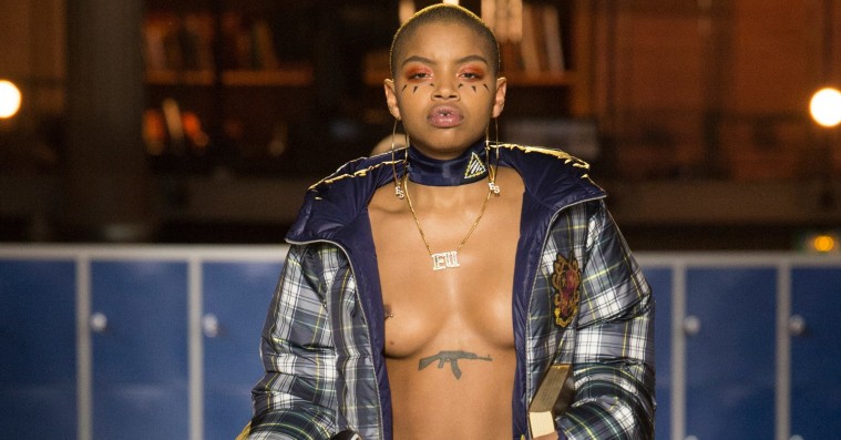 Rihanna gjorde skolebænken sexet med sit Fenty-show i Paris
