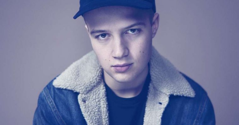 Premiere: Grib kærligheden med Aksglædes ‘Næste sommer’