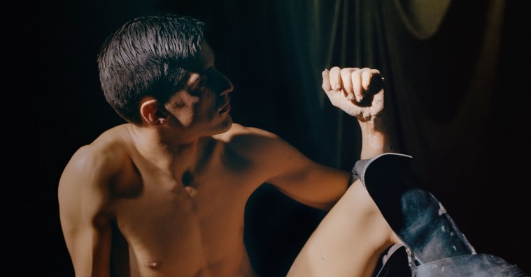 Arcas kultiske klagesange bæres frem af elektronisk mesterlighed