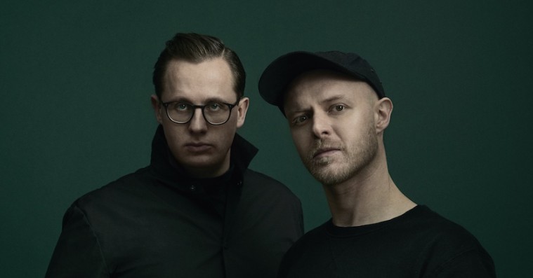 Benal flekser stræbergenet på kendistung, gennemarbejdet albumtoer