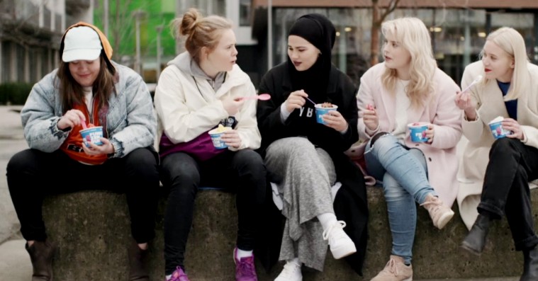 ’Skam’ sæson 4 afsnit 1: »Jeg glæder mig til, at Sana kan give mig knaldrøde ører over mine fordomme«