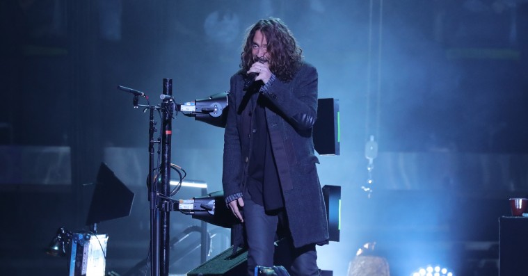 Chris Cornell begik selvmord – hængte sig selv i et hotelværelse i Detroit