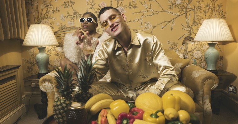 Premiere: Se musikvideoen til Emil Stabils første kærlighedssang, ‘+1’