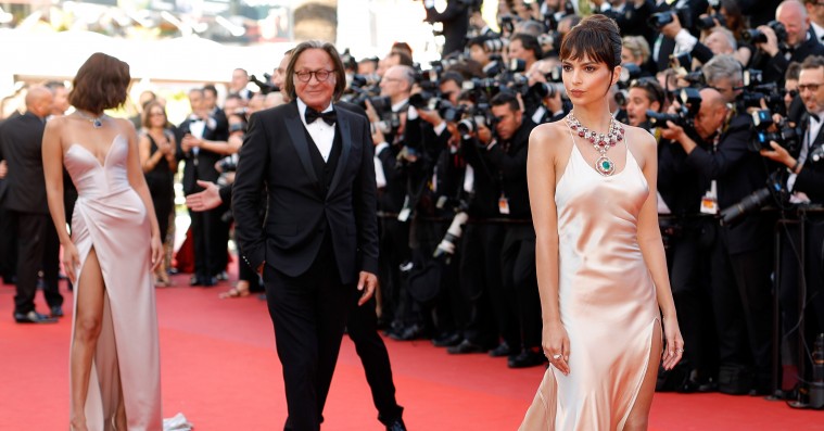 Rød løber: Høje slidser i Cannes – og Bella Hadids uheld