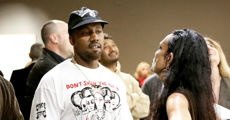 Kanye West siger, han er i gang med at skrive en filosofibog i nyt, syret interview