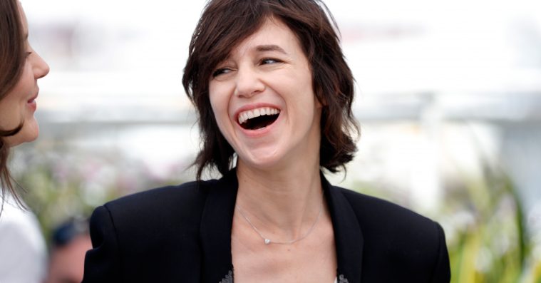 Vi elsker Charlotte Gainsbourgs stil – enkel og elegant i Cannes