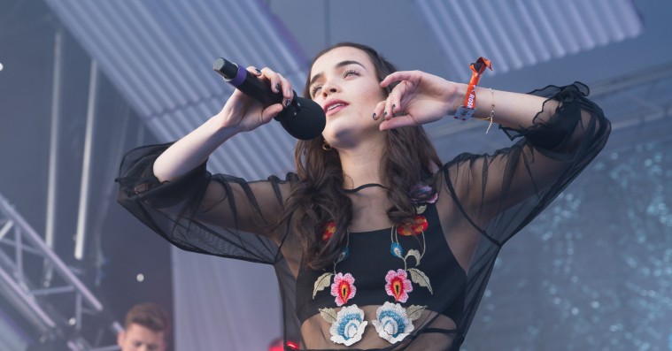 Norske Ary på Roskilde Festival: Stilforvirret elektropop båret frem af spilleglæde