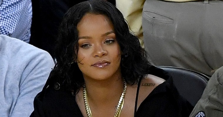 Rihanna reagerer på kropsnegativ artikel med styrke og følelser