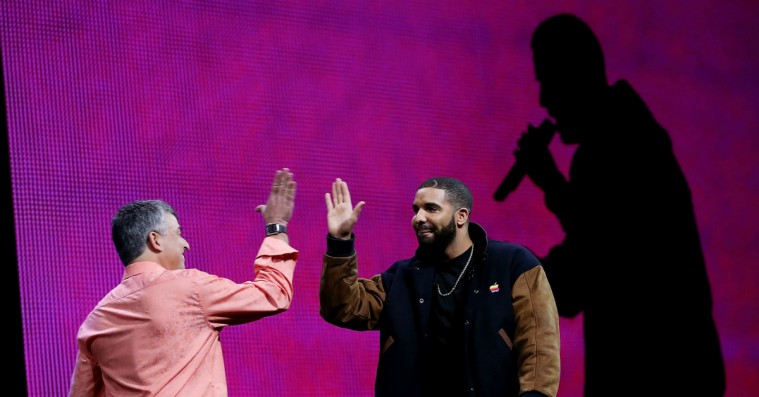 Spotify og Apple Music kører en stille priskrig – og det er en fuckfinger til musikbranchen