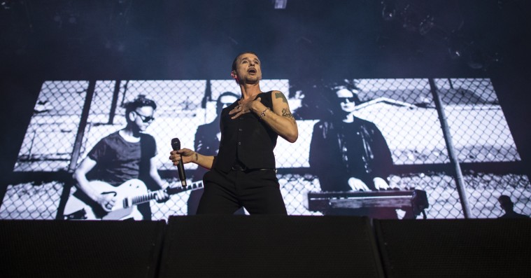 Depeche Mode i Parken: Dave Gahan vrikkede med popoen til medrivende fællessang