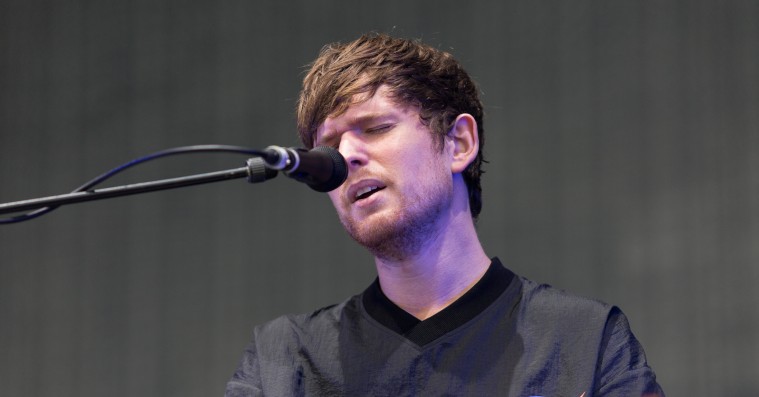 James Blake spiller tre spændende nye numre og et Radiohead-cover live – se video