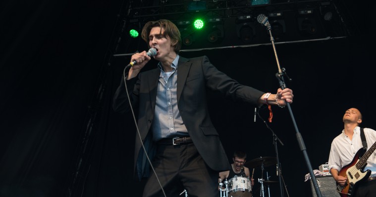 Pardans på Roskilde Festival: Et kontrolleret postpunk-kaos