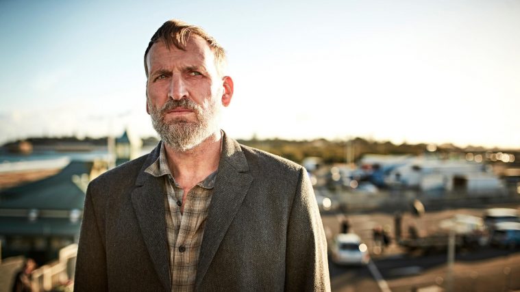 Christopher Eccleston som præsten Matt Jamison.