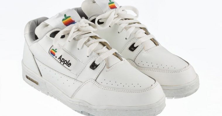 Glem Yeezy Powerphase, de her Apple-sneakers står til 100.000 kroner på auktion