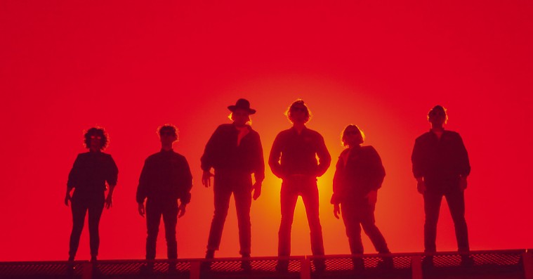 Arcade Fire er lige så kyniske på ‘Everything Now’, som den kultur de langer ud efter