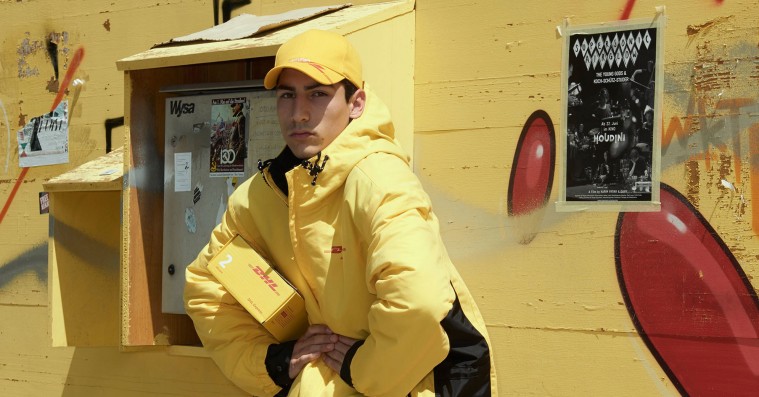 Vetements og DHL fuldender cirklen – laver reelt designsamarbejde