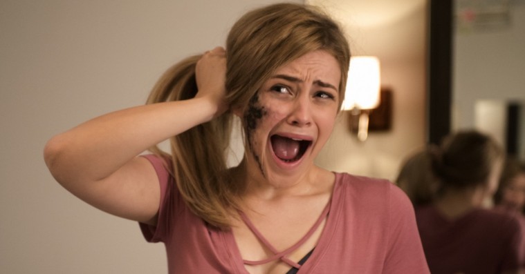 ‘Wish Upon’: Pinligt tyndslidt gys samler alle genrens faldgruber i én film