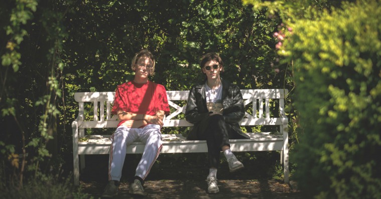 Hør Barselonas nye single: Sensommer-vibes og godt med koklokke på ‘Alene hjem’