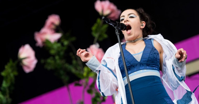 Se Charli XCX og Halseys cover af Spice Girls’ ‘Wannabe’ – girl power på Lollapalooza
