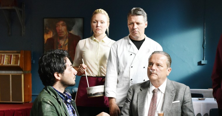 ’Lys i mørket’: Finsk mester laver sjov med flygtningekrisen