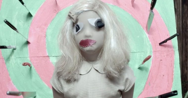 The Knife deler endnu en mystisk Facebook-video – med flere knive i aktion