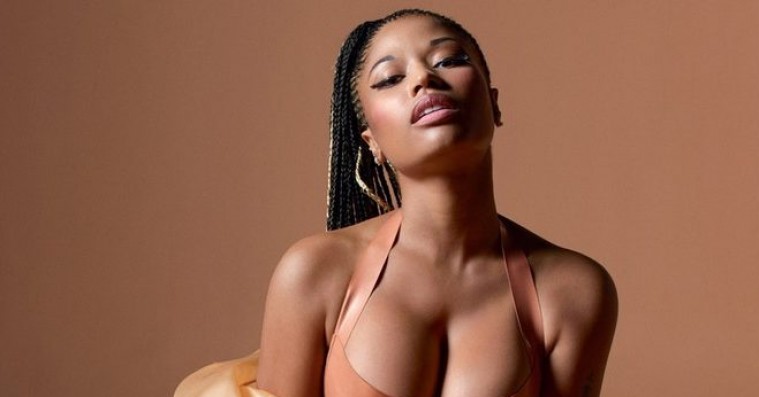 Nicki Minaj genopliver udskældt farve med sin nye læbestift