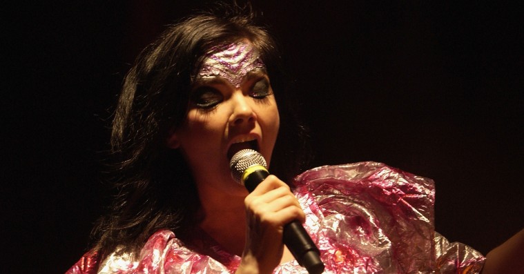 Björk deler ny ‘Utopia’-kærlighedshistorie: Hør ‘Blissing Me’