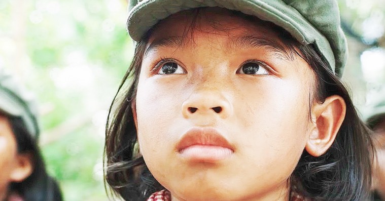 ‘First They Killed My Father’: Angelina Jolies Netflix-film er som et velproduceret diasshow