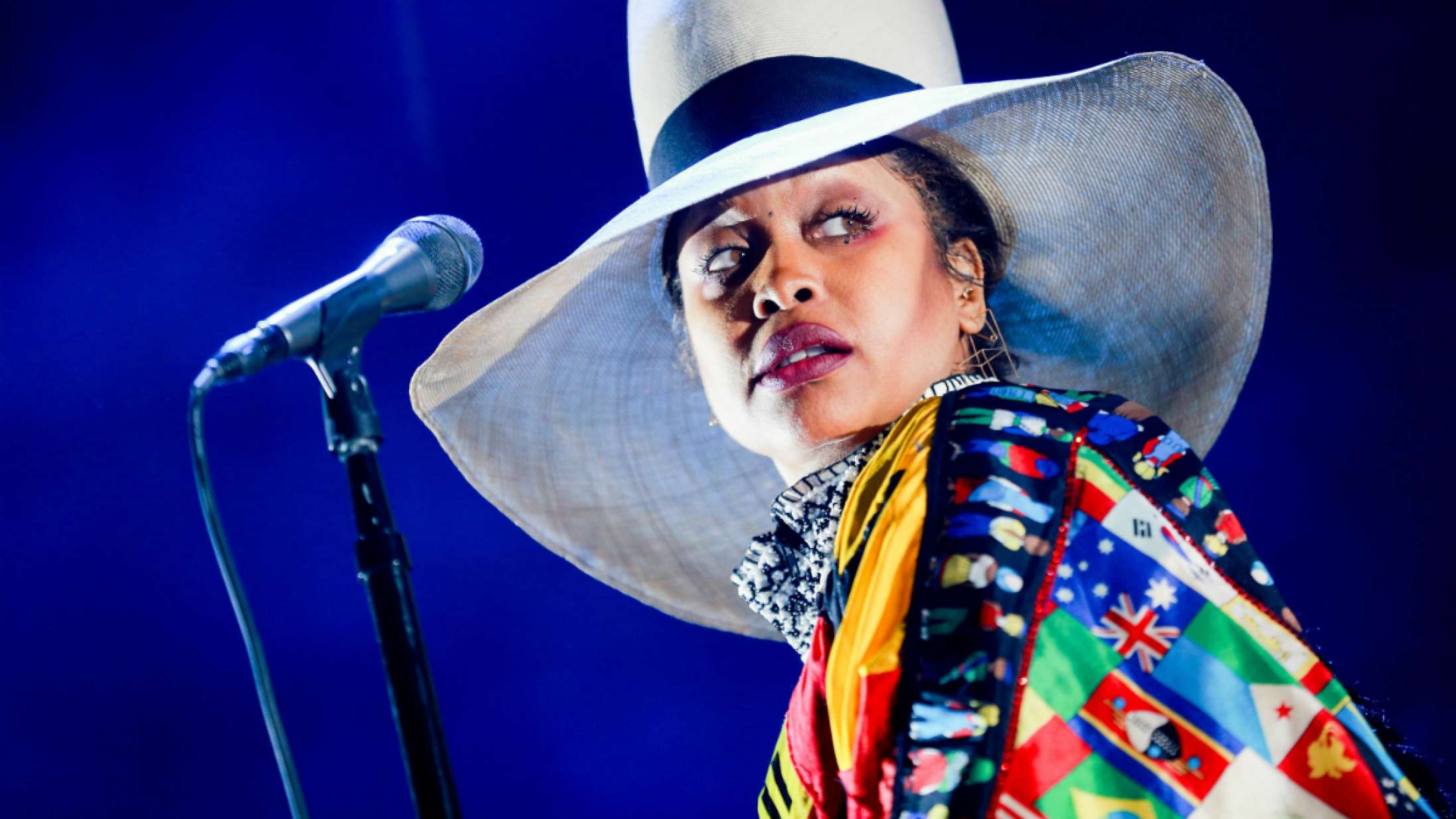 Erykah Badu undskylder for sin opførsel til Barack Obamas 60 års fødselsdagsfest