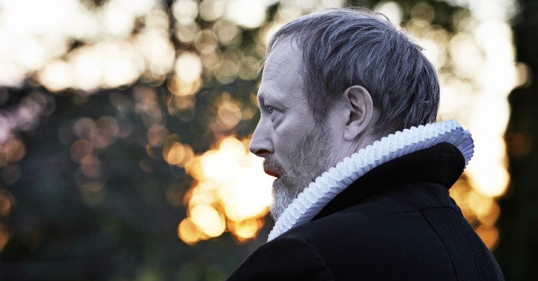 ’Herrens veje’: DR’s nye store søndagsserie lægger kraftfuldt fra kaj