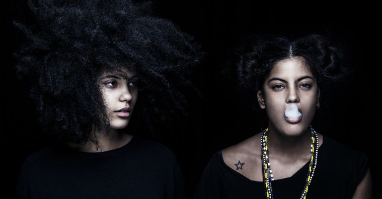 Tvillingerne i Ibeyi har lukket lyset ind i deres alvorstunge univers