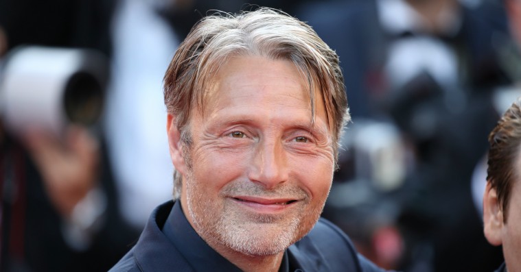 Mads Mikkelsen i ny bog om selvros hos Bier: »Virkelig dumt og narcissistisk«