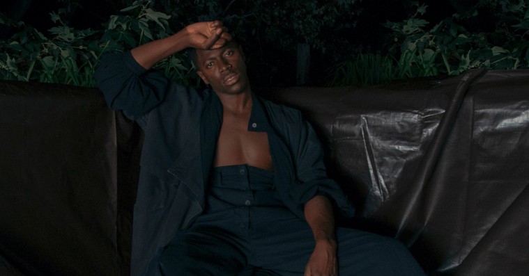 Moses Sumney nedbryder kærlighedens normer på fængslende debutalbum