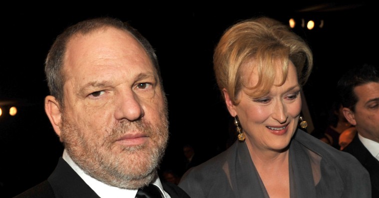 Gadekunstnere hænger Meryl Streep ud som tavs Weinstein-medløber i Los Angeles