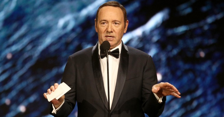 Kevin Spacey svarer på anklager om seksuelle tilnærmelser mod 14-årig – og springer ud som biseksuel