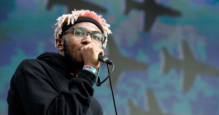 Brockhamptons Kevin Abstract går Shia LaBeouf i bedene – livestreamer sig selv på løbebånd 10 timer i streg