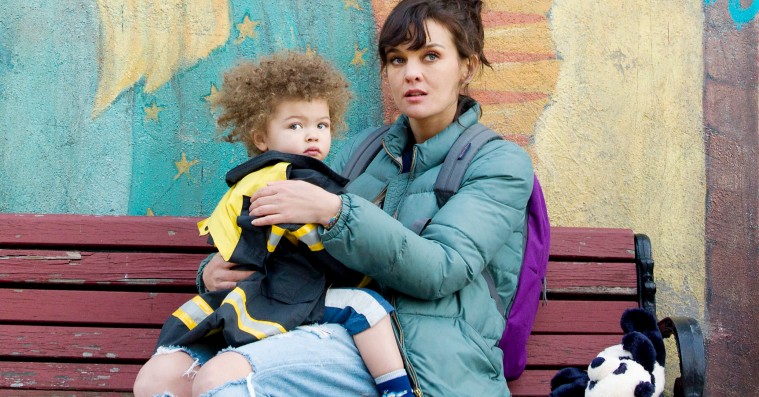 Mød seriernes nye seje singlemor i trailer til serien ‘SMILF’