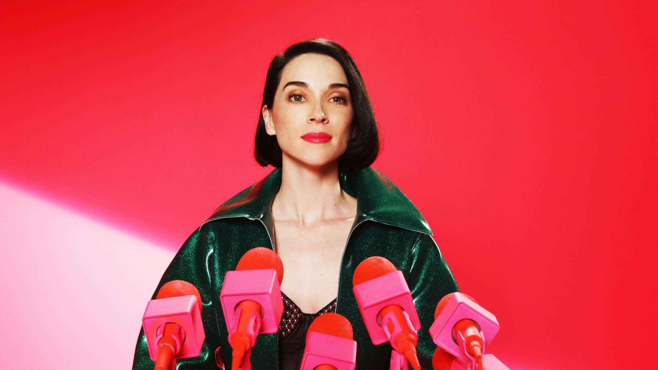 Hør Roskilde-aktuelle St. Vincents bastunge cover af Rihannas ‘Consideration’