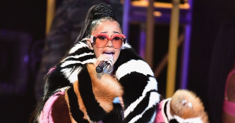 Cardi B, Nicki Minaj og Migos teamer op på ny trap-banger – lyt til ’Motor Sport’
