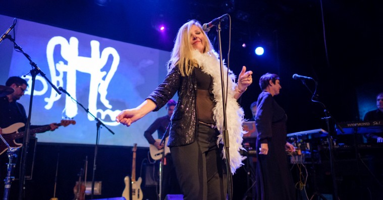 90’er-nostalgi i Pumpehuset: Saint Etienne var charmerende trods deres fejl