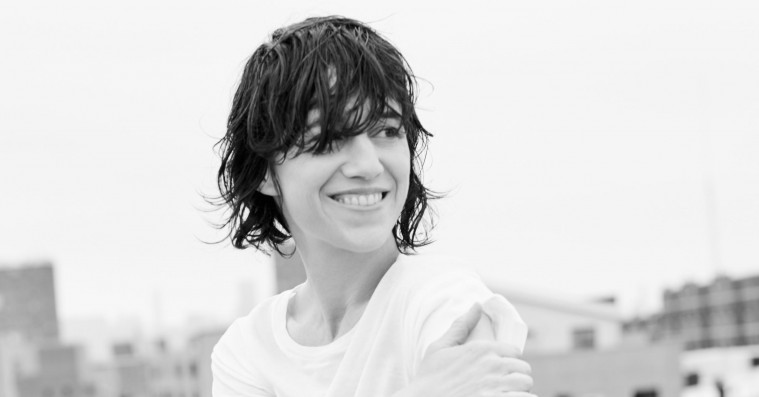Charlotte Gainsbourg hvisker sig igennem frydefuldt Kanye West-cover