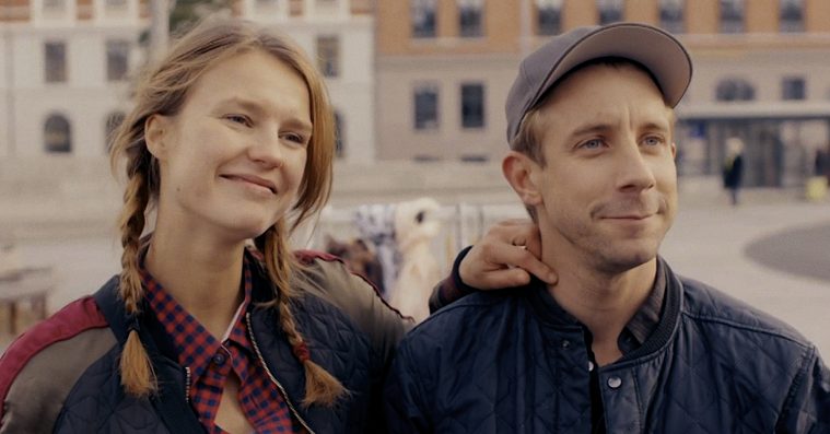 Det skal du se i biografen i december: Sprængfarlig dansk satire, bjergtagende debut, Woody Allen og… stjernekrig!