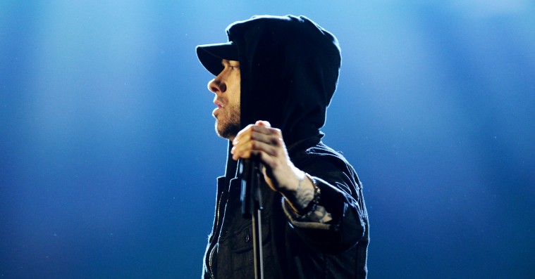 Se Eminem spille ‘Walk On Water’ til MTV EMA – dog med en erstatning for Beyoncé
