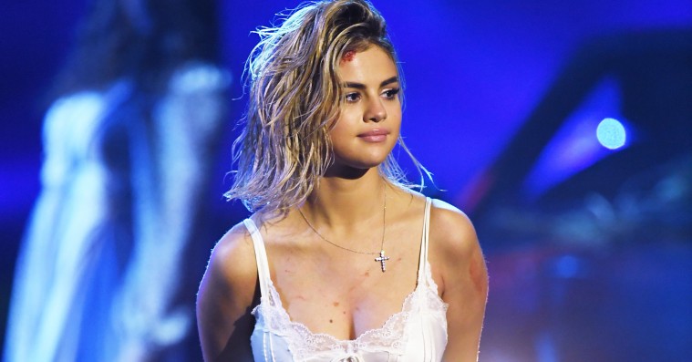 Selena Gomez afslørede nyt look til American Music Awards
