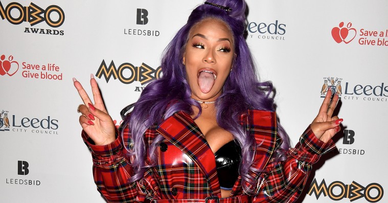 Stefflon Don beviste, at en regnjakke selvfølgelig fungerer på den røde løber