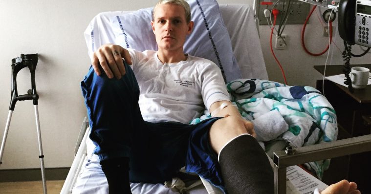 Niels Brandts brækkede fod har bragt ham tættere på musikken: »De der krykker kan noget«