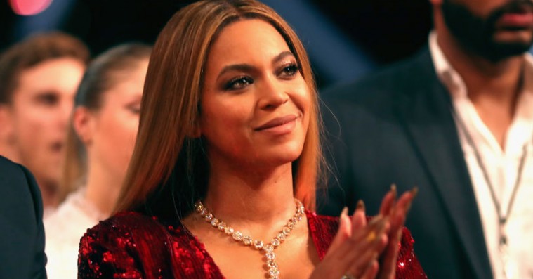 Mysteriet er løst: Identiteten på Beyoncés ansigtsbider afsløret