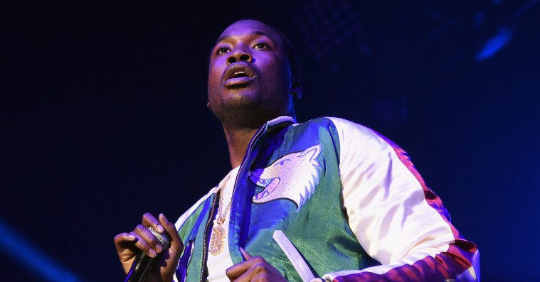 Meek Mill er blevet løsladt – blev fløjet direkte fra fængslet til basketball-kamp i privathelikopter