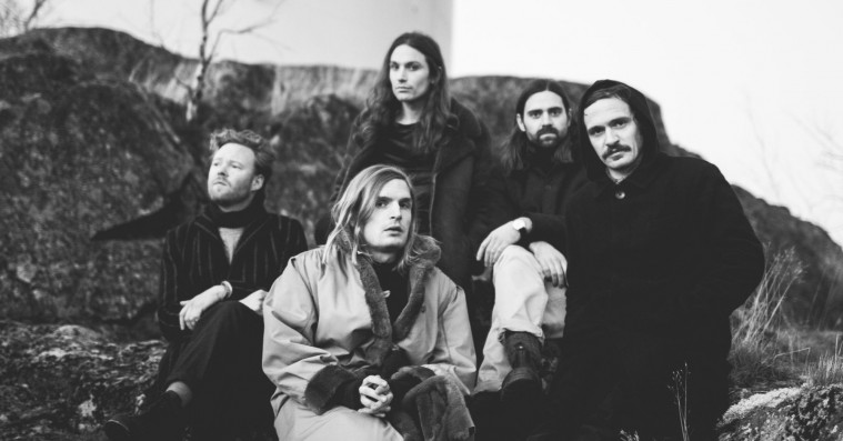 Peter Kures tekster stråler på De Underjordiskes forsigtige album nummer to